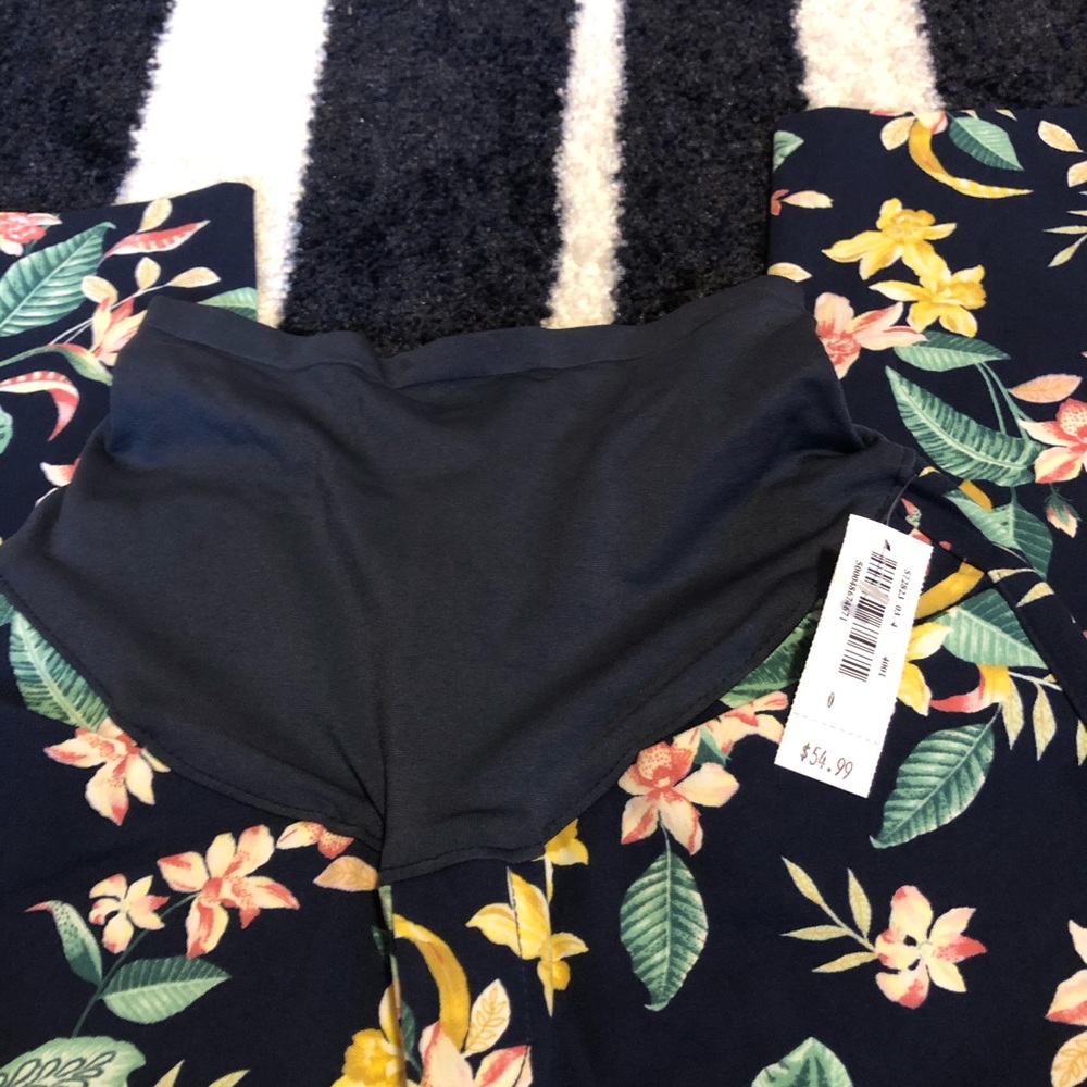 NWT Floral Pattern Maternity Pixie Pant